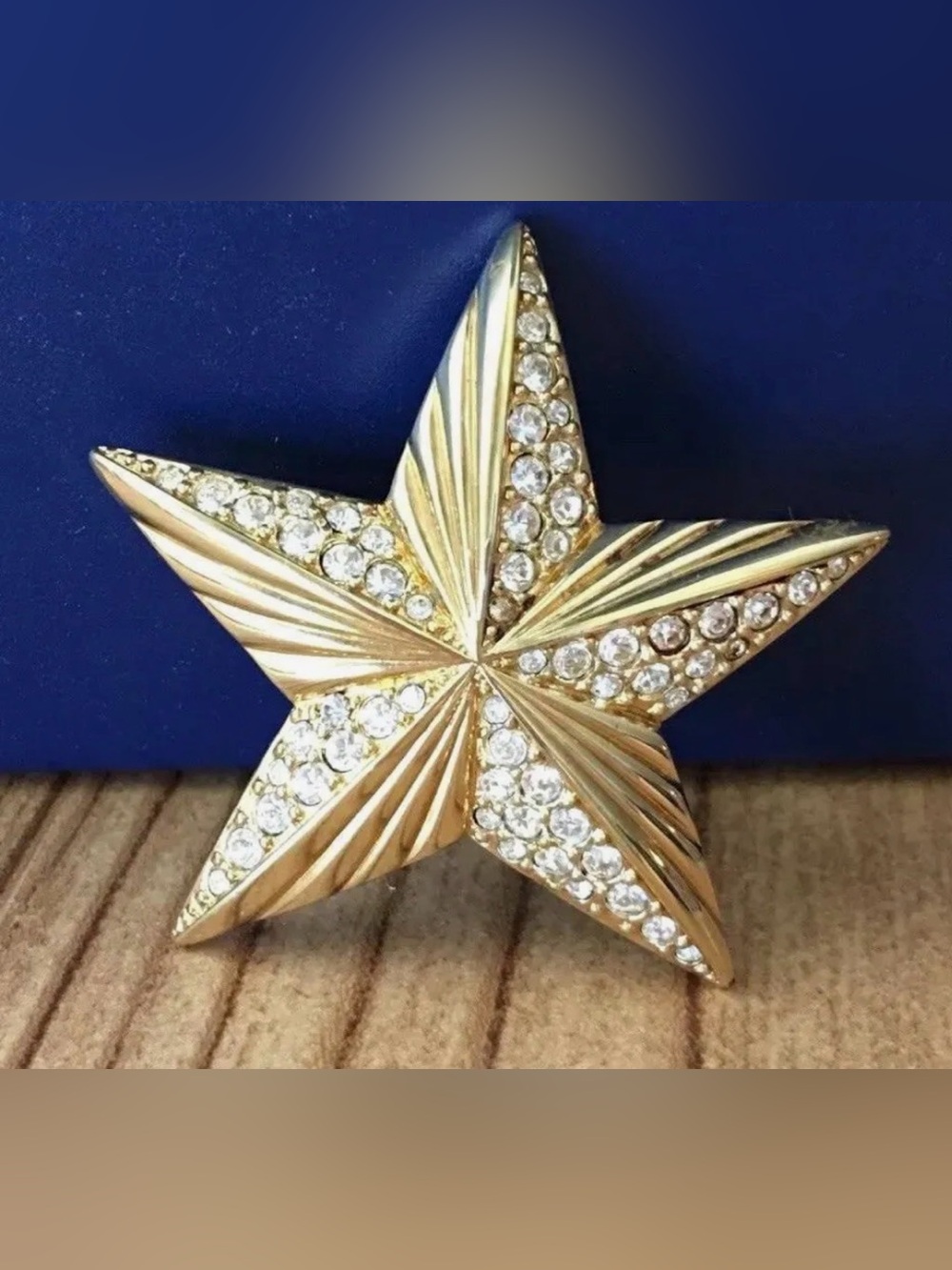 vintage gold-tone Swarovski clear crystal rhinestone star brooch